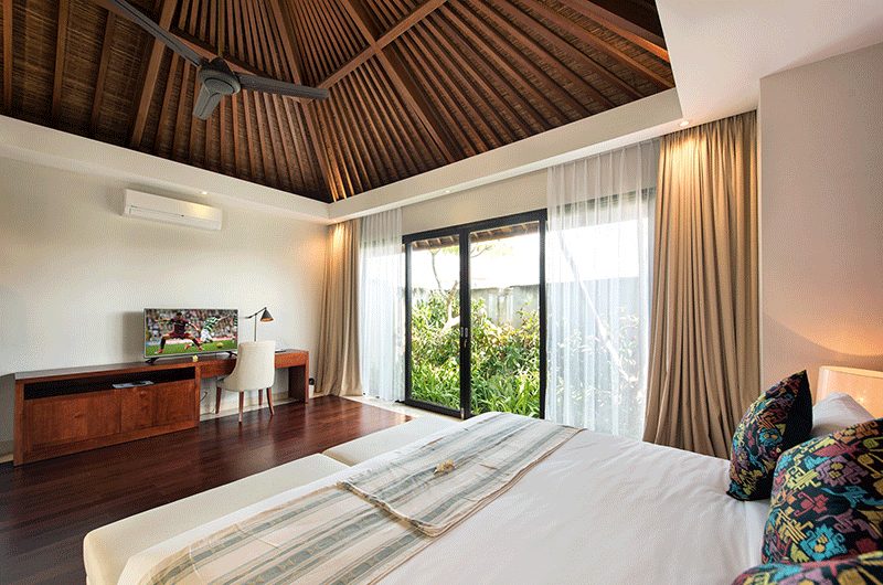 Villa Feronia Bedroom with TV | Ungasan, Bali