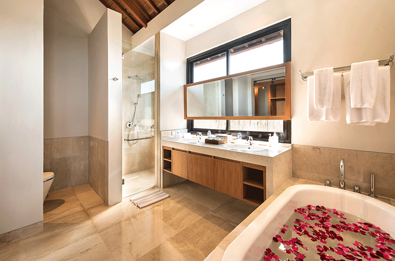 Villa Feronia Bathroom Area | Ungasan, Bali
