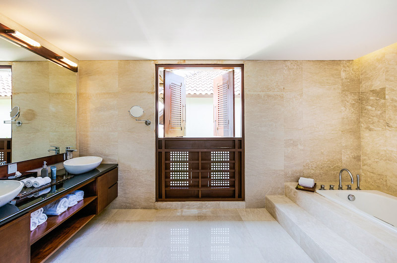 Villa Impian Manis Bathroom with Bathtub | Uluwatu, Bali