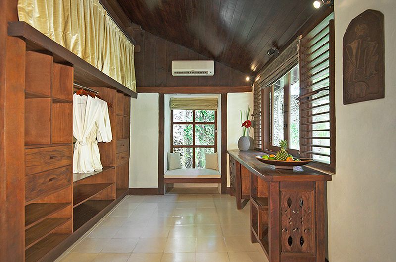 Villa Kubu 7 Wardrobe Area | Seminyak, Bali