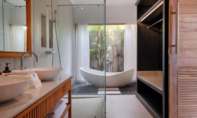 Villa Maya Canggu His and Hers Bathroom Four with Bathtub | Canggu, Bali