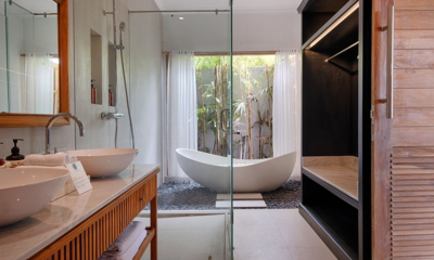 Villa Maya Canggu His and Hers Bathroom Six with Bathtub | Canggu, Bali