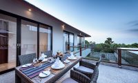 Villa Yamuna Outdoor Dining Area | Ungasan, Bali