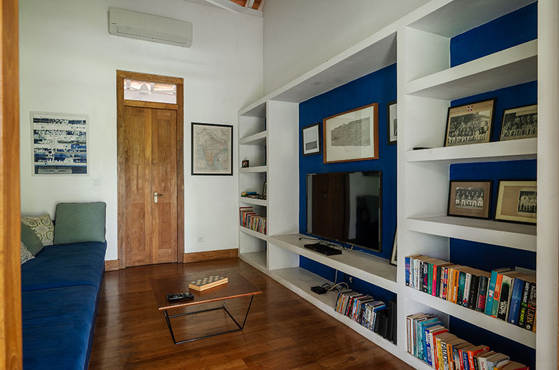 Boundary House TV Room with Book Shelves | Galle, Sri Lanka