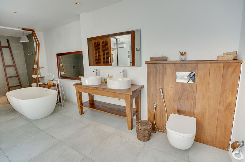 Villa Sielen Diva Aliya Bathroom with Bathtub | Talpe, Sri Lanka