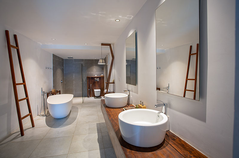 Villa Sielen Diva Eli Kunji Bathroom with Bathtub | Talpe, Sri Lanka