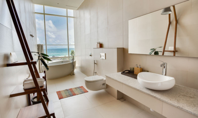 Villa Sielen Diva Mayil Bathroom with Sea View | Talpe, Sri Lanka