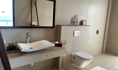 Villa Sielen Diva Monara Bathroom with Mirror | Talpe, Sri Lanka