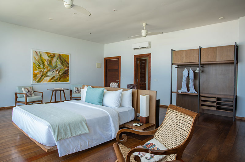 Villa Sielen Diva Yanai Bedroom with Seating Area | Talpe, Sri Lanka