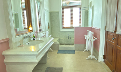 Skye House Master Bathroom One with Shower | Habaraduwa, Sri Lanka