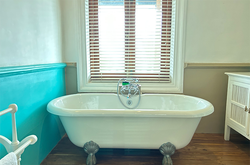 Skye House Master Bathroom Two Bathtub | Habaraduwa, Sri Lanka Skye House Master Bathroom Two Bathtub | Habaraduwa, Sri Lanka