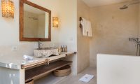 Villa Ku Besar Bathroom with Shower | Seminyak, Bali