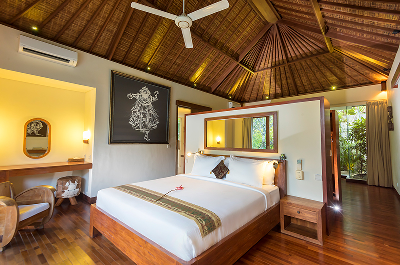 Villa Ku Besar Bedroom with Seating | Seminyak, Bali