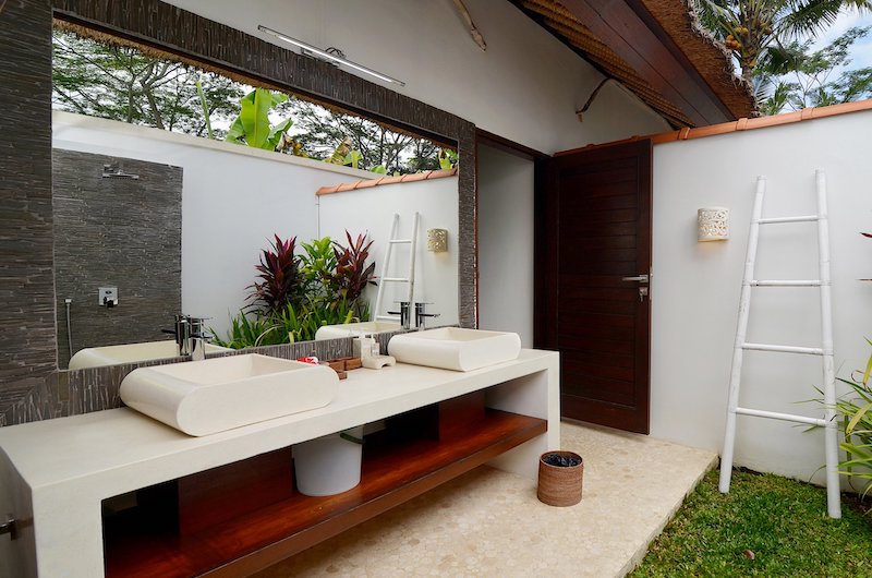 Candi Kecil Empat Bathroom with Mirror | Ubud, Bali