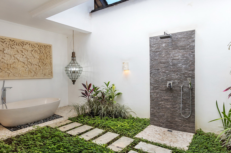 Candi Kecil Empat Outdoor Shower | Ubud, Bali