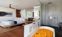 Villa Nedine Bedroom with Bathtub | Canggu, Bali