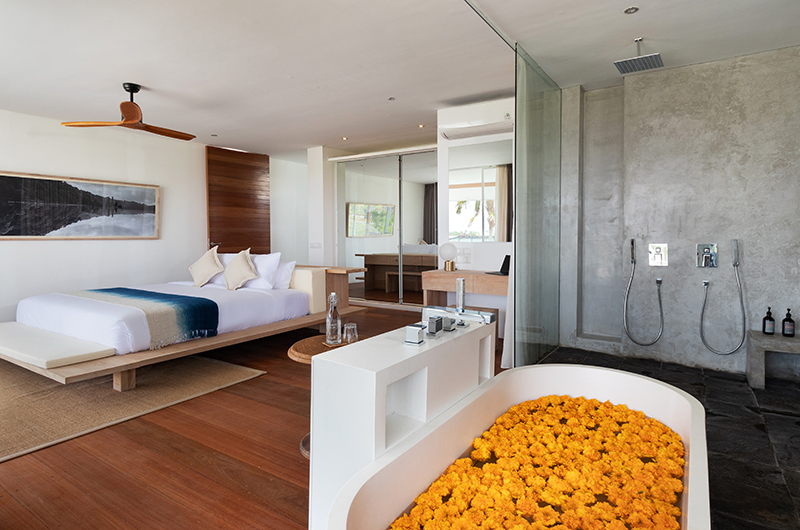 Villa Nedine Bedroom with Bathtub | Canggu, Bali