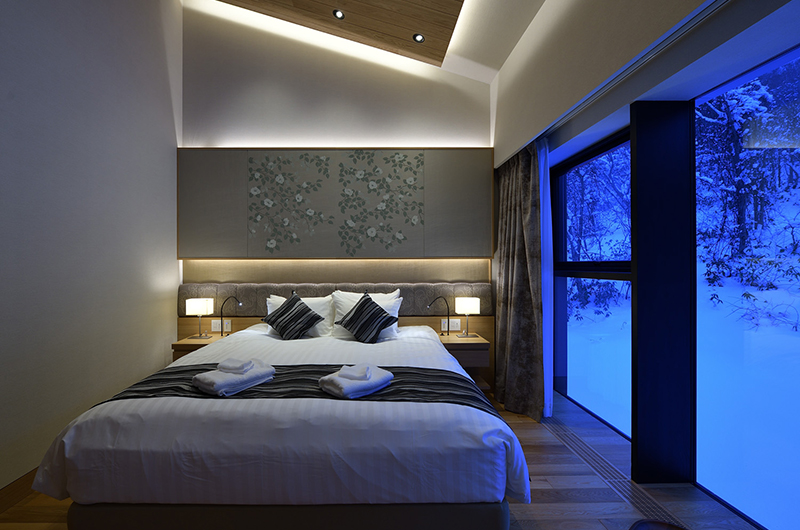 Tsudoi Bedroom with Lamps | Hirafu, Niseko