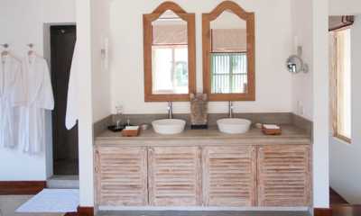 20 Middle Street Bedroom and Bathroom with Mirrors | Galle, Sri Lanka