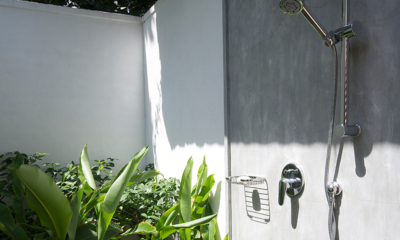 Habaraduwa House Open Plan Shower with View | Koggala, Sri Lanka