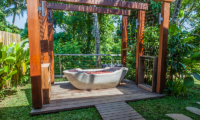 Villa Lumia Outdoor Bathtub | Ubud, Bali