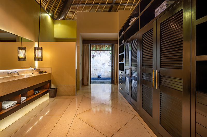 Hidden Palace Master Bathroom | Ubud, Bali