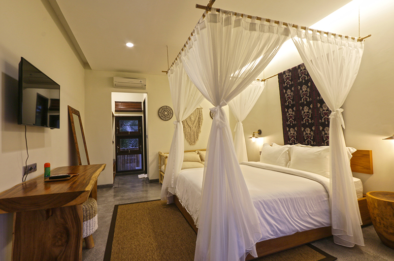 Villa Elite Cassia Bedroom with Four Poster Bed and TV | Canggu, Bali