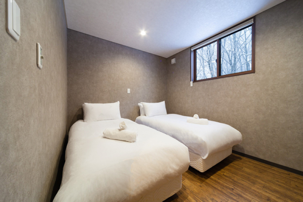 Mizuho Chalet Twin Bedroom | Hakuba, Nagano