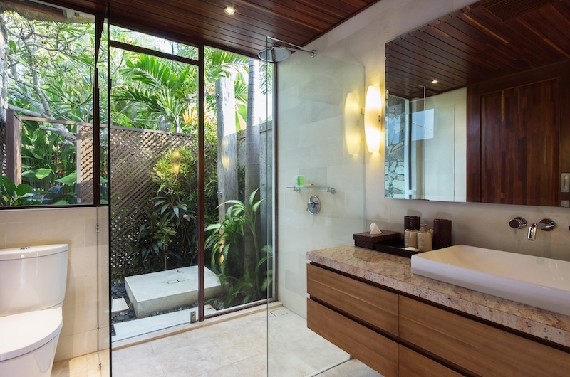 Suar Villas Empat Bathroom Area | Seminyak, Bali
