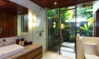 Suar Villas Empat Bathroom | Seminyak, Bali
