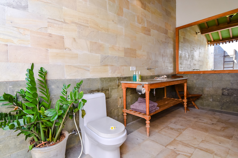 Sumberkima Hill Villas Villa Singa Bathroom with Mirror | North Bali, Bali