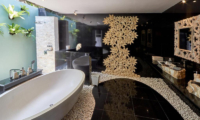 The Royal Purnama Sunrise En-Suite Bathroom with Bathtub | Gianyar, Bali