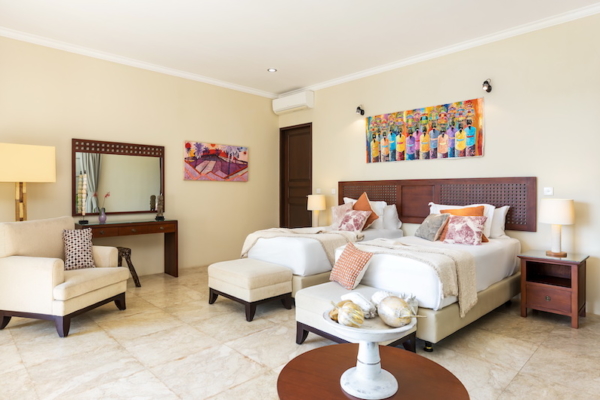 Villa Aamisha Twin Bedroom with Chair | Candidasa, Bali