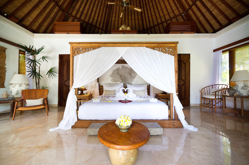 Villa Planta Bedroom with Four Poster Bed | Canggu, Bali