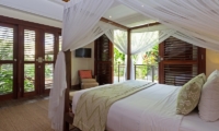 Villa Suar Empat Spacious Bedroom with Four Poster Bed | Seminyak, Bali