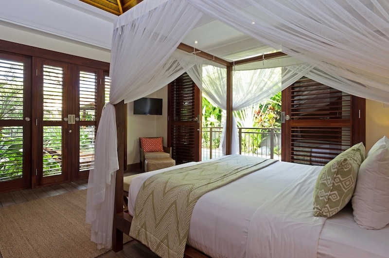 Villa Suar Empat Spacious Bedroom with Four Poster Bed | Seminyak, Bali