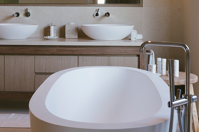 Villa Astrolabe Bathtub | Yaukuvelevu, Fiji