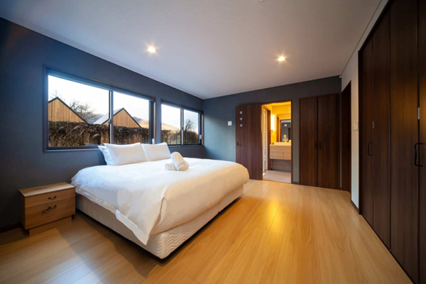 Mizuho Chalet Four Bedroom Chalet Bedroom with Wooden Floor | Hakuba, Nagano