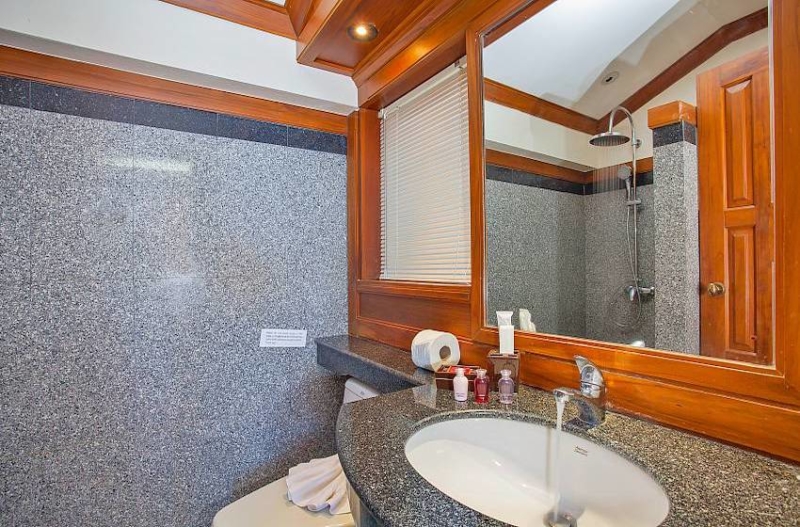 Villa Balie Bathroom with Shower | Patong, Phuket