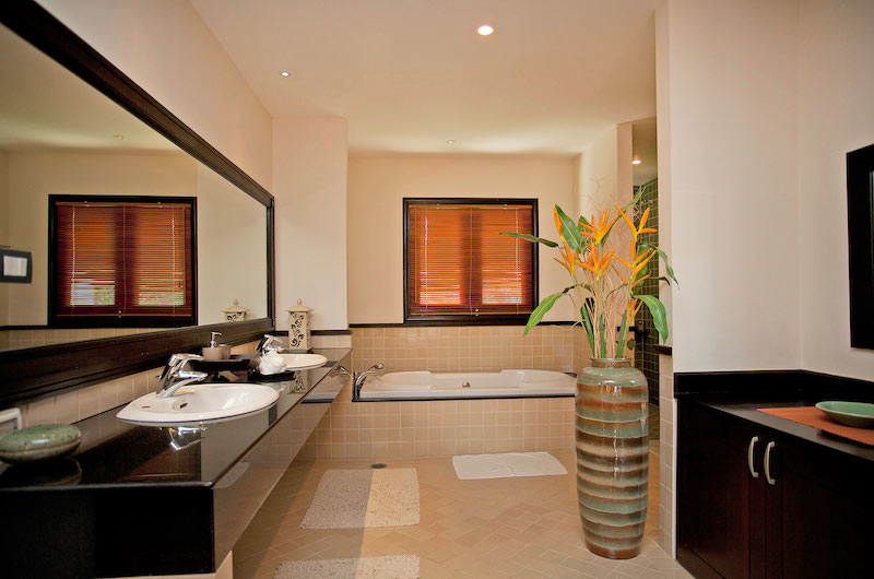 Villa Maan Tawan Bathroom with Bathtub | Layan, Phuket
