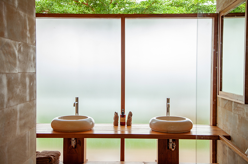 Sumberkima Hill Villas Villa Kurma His and Hers Bathroom | Pemuteran, Bali