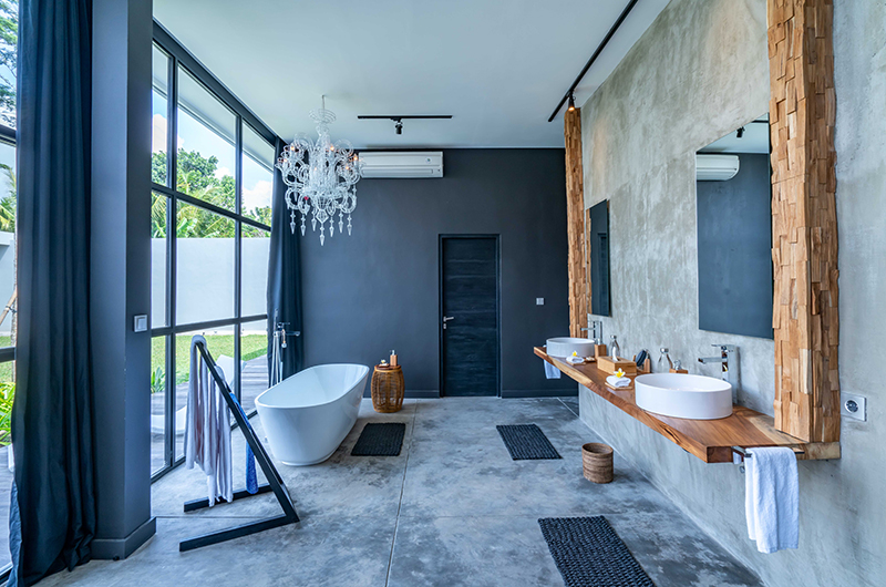 The Loft Open Bathroom with Bathtub | Ubud, Bali