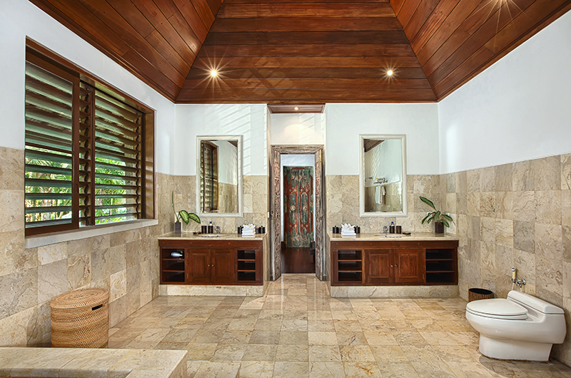 Villa Bukit Naga Bathroom Full View | Gianyar, Bali