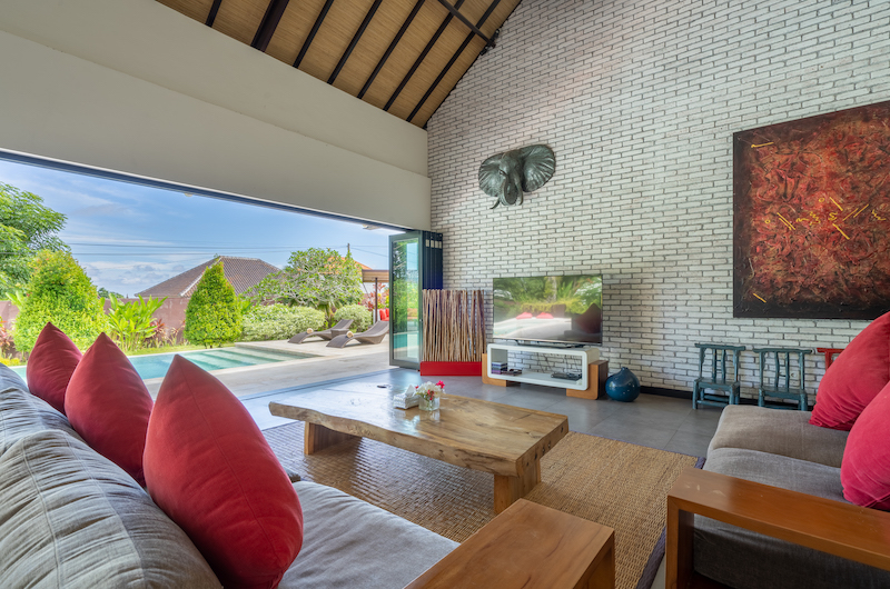 Villa Doretanh Living Area with Pool and Garden View | Ungasan, Bali