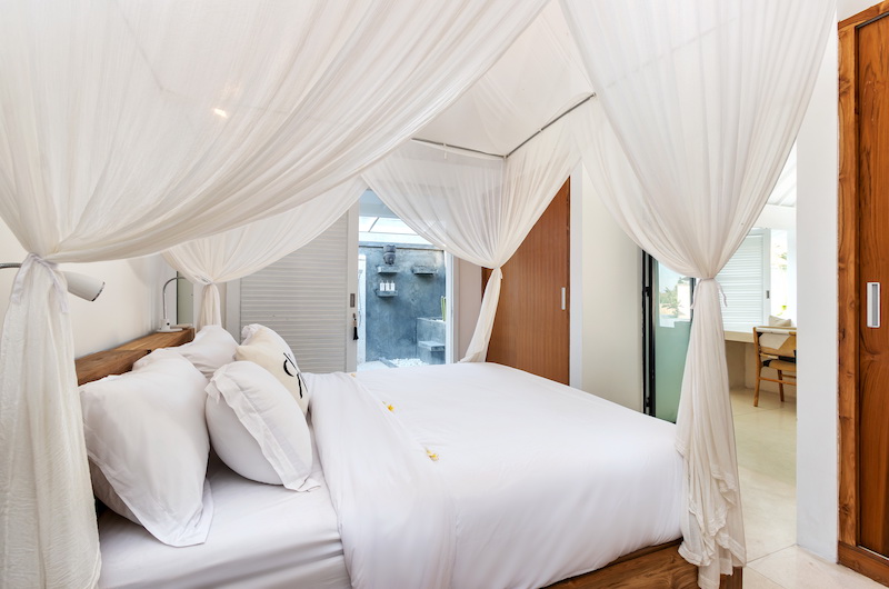 Villa Karein Bedroom with Lamps | Seseh, Bali