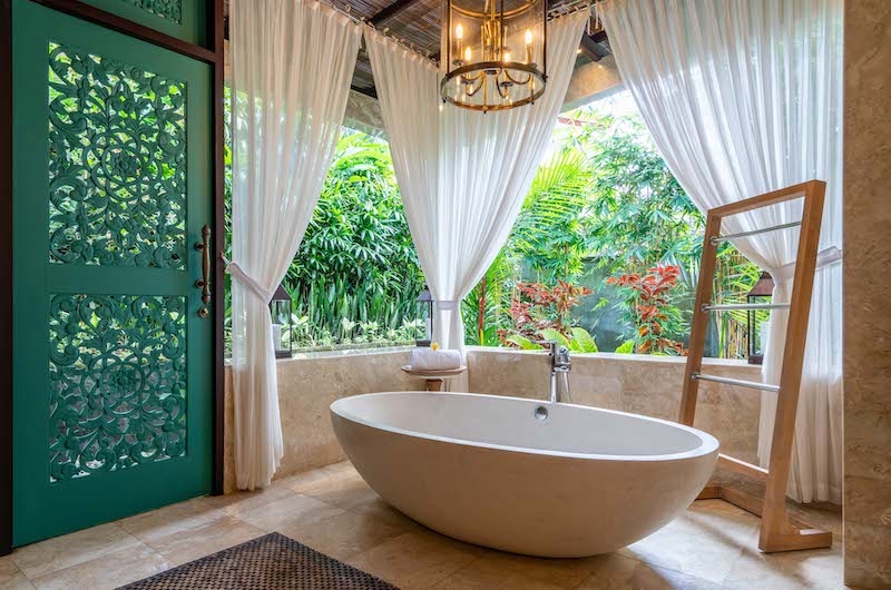 Villa Sasih Karo Bathtub with Garden View and Chandelier | Ubud, Bali