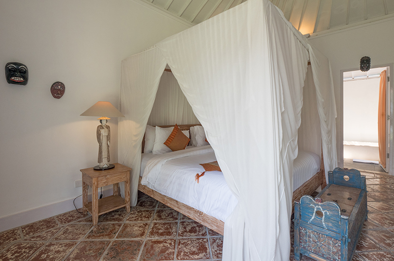 Villa Sipo Bedroom with Side Lamp | Seminyak, Bali