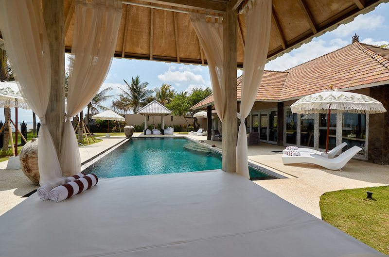 Villa Sunrise Outdoor Seating with Pool View | Gianyar, Bali