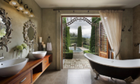 Ataahua Lodge Bathtub | Whakamarama, Bay of Plenty