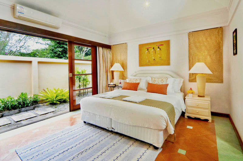 Tamarind Villas Orchid Villa Bedroom with Lamps | Pattaya, Chonburi